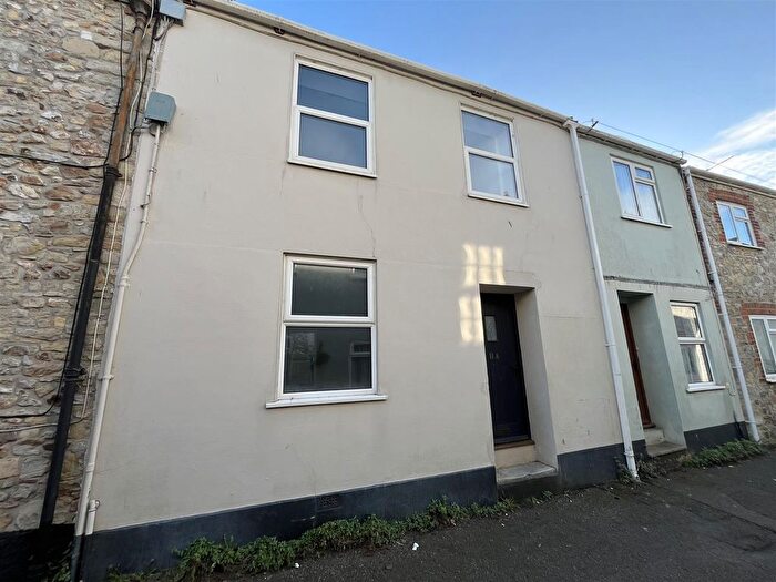 2 Bedroom Property To Rent In North Street, Axminster, EX13