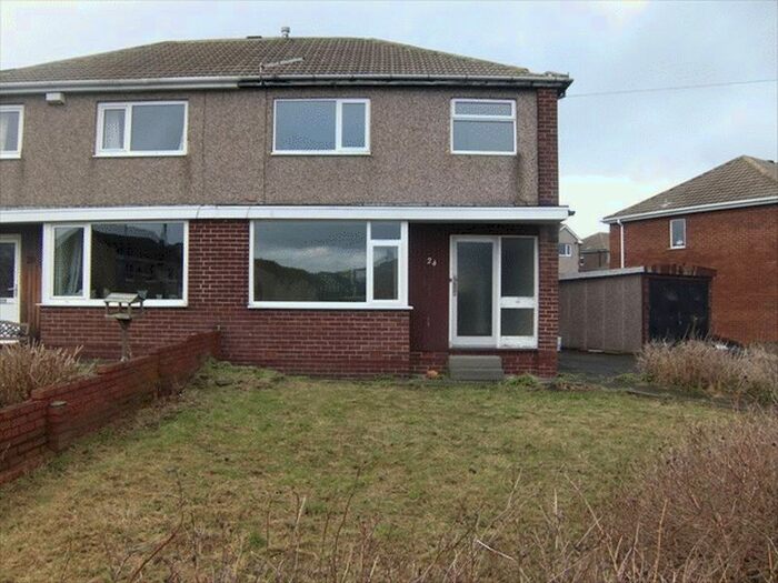 3 Bedroom Semi-Detached House To Rent In Kirkstone Avenue, Huddersfield, HD5