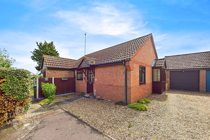 2 Bedroom Detached Bungalow For Sale In Fletcher Way, Acle, Norwich, NR13