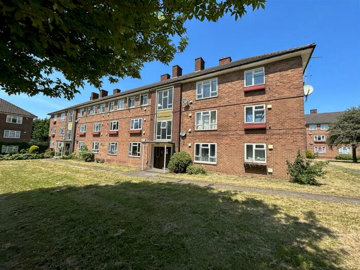 2 Bedroom Flat To Rent In Bournebrook Crescent, Halesowen, West Midlands, B62