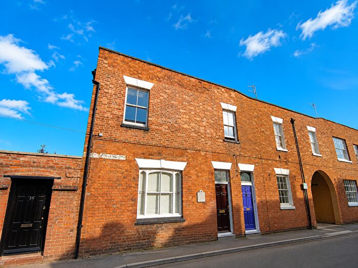 2 Bedroom Flat To Rent In East Street, Tewkesbury, GL20