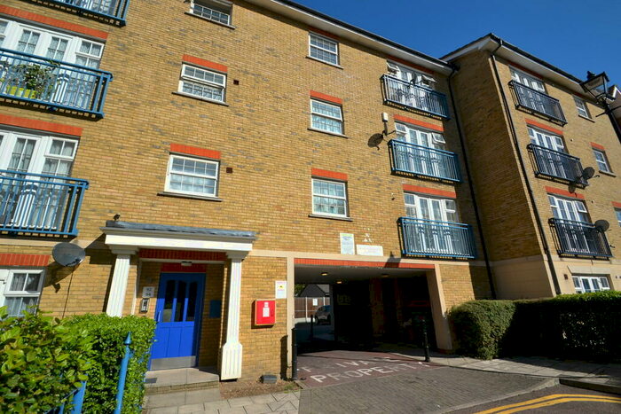 2 Bedroom Flat To Rent In Queensbury Place, Manor Park, E12
