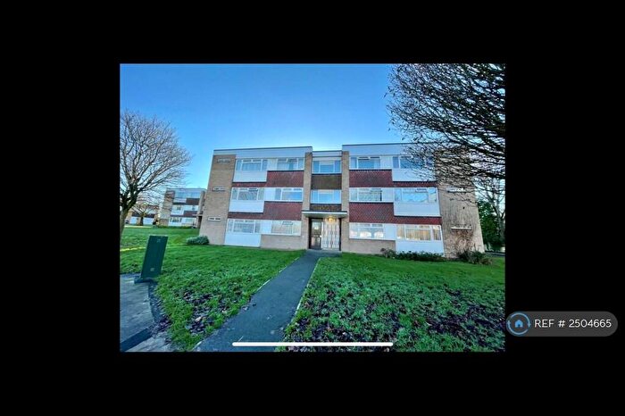 2 Bedroom Flat To Rent In Masons Way, Solihull, B92