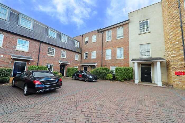 2 Bedroom Flat For Sale In Moorcroft Park, Harlington Road, Hillingdon, UB8