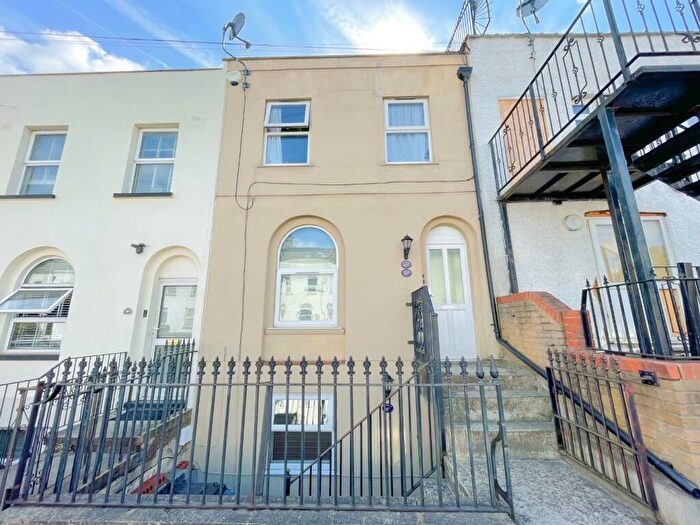 1 Bedroom Apartment To Rent In Peacock Street, Gravesend, Kent, DA12