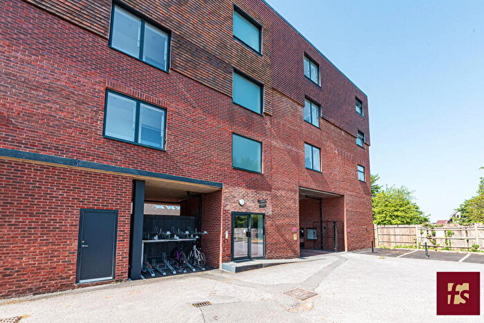 1 Bedroom Apartment For Sale In High Street, Crowthorne, RG45