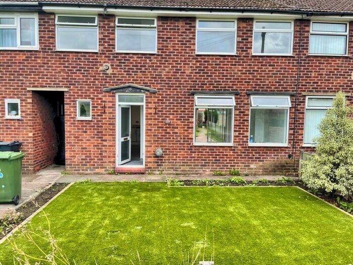 3 Bedroom Terraced House To Rent In Warren Avenue, CW9