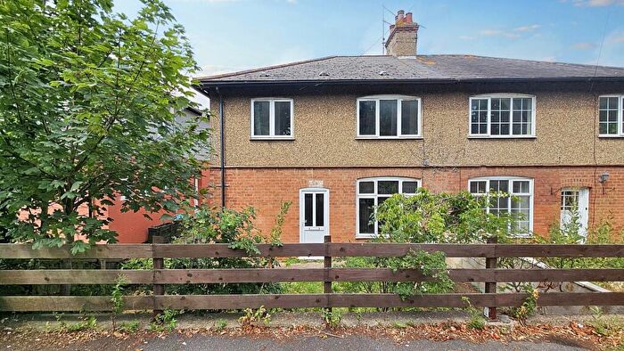 5 Bedroom Semi-Detached House For Sale In London Road, Northampton, NN4