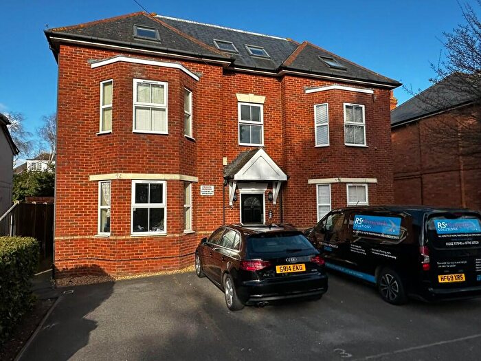 2 Bedroom Flat For Sale In Richmond Park Road, Bournemouth, Dorset, BH8