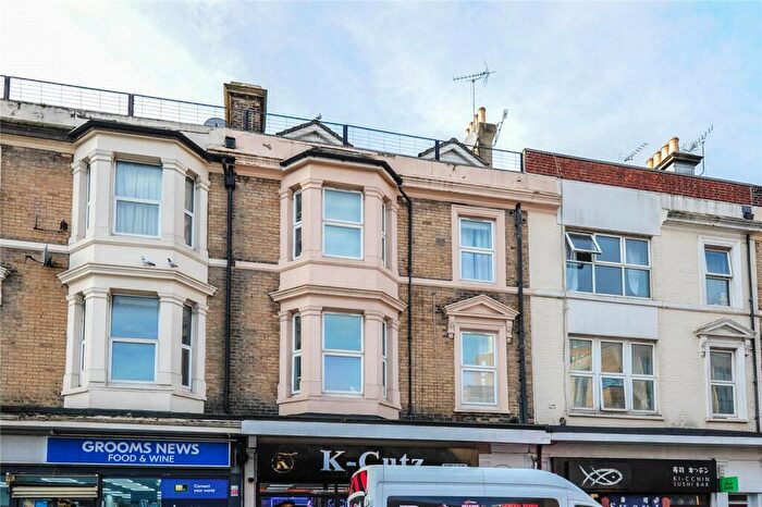 2 Bedroom Apartment For Sale In Lansdowne Road, Bournemouth, Dorset, BH1