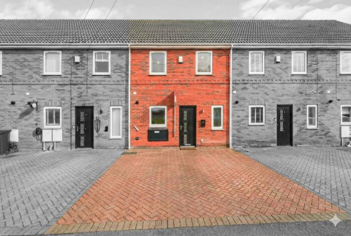 3 Bedroom Terraced House For Sale In Pickle Grove, Doncaster, DN11