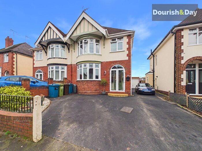 3 Bedroom Semi Detached House For Sale In Highfield Grove, Stafford, ST17