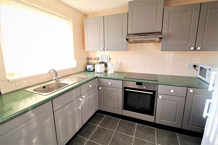 2 Bedroom Apartment To Rent In Cuffley Court, Hemel Hempstead, Hertfordshire, HP2