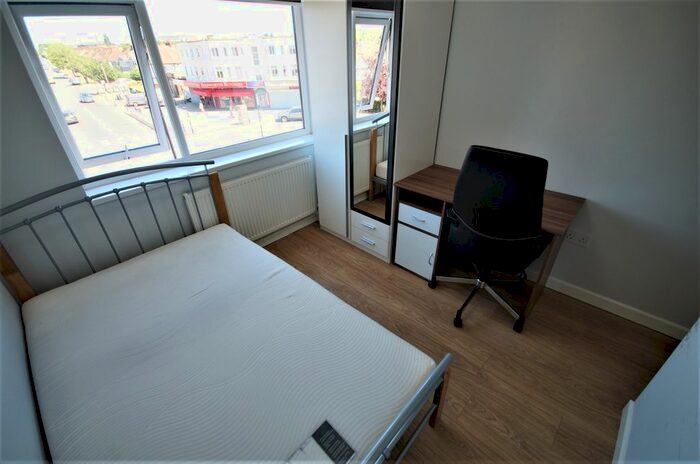 4 Bedroom Flat To Rent In Quinton Parade, Cheylesmore, Coventry, CV3