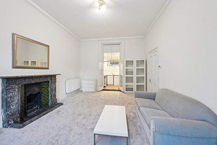 1 Bedroom Flat To Rent In Redcliffe Gardens, Chelsea, SW10