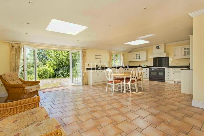 6 Bedroom Detached House To Rent In High Road, Chigwell, Essex, IG7