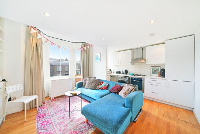 2 Bedroom Flat To Rent In North Street, Clapham, SW4