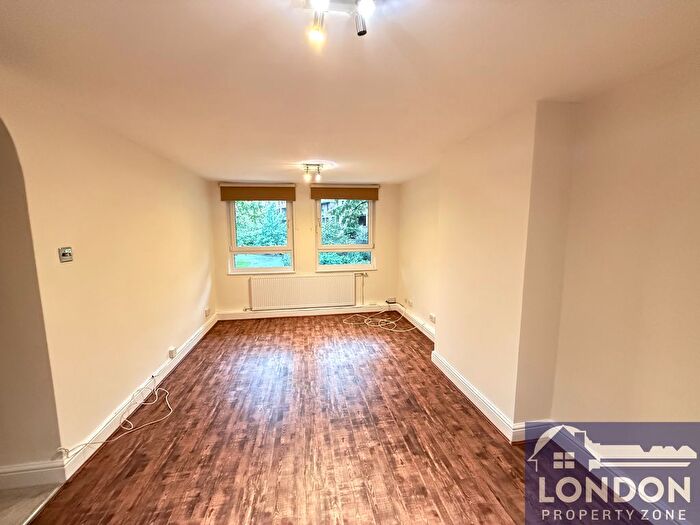 3 Bedroom Flat To Rent In More Close, West Kensington, London, W14
