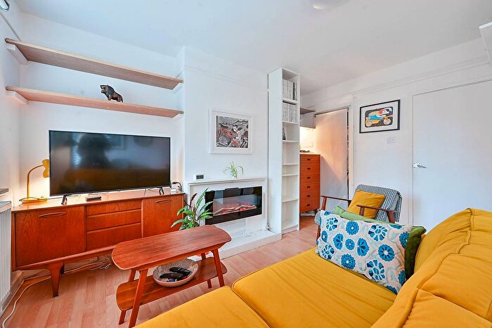 Studio To Rent In Deans Close, Grove Park, London, W4