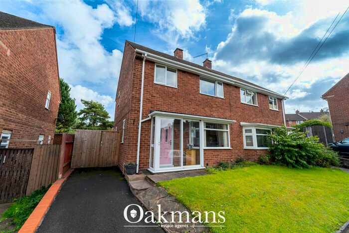 3 Bedroom Semi-detached House For Sale In Chester Rise, Oldbury, B68