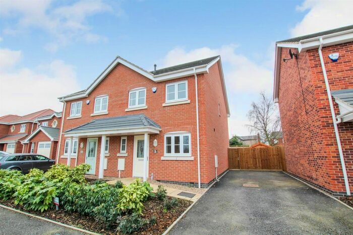 3 Bedroom Semi-Detached House To Rent In Windmill Close, Waingroves, Ripley, Derbyshire, DE5