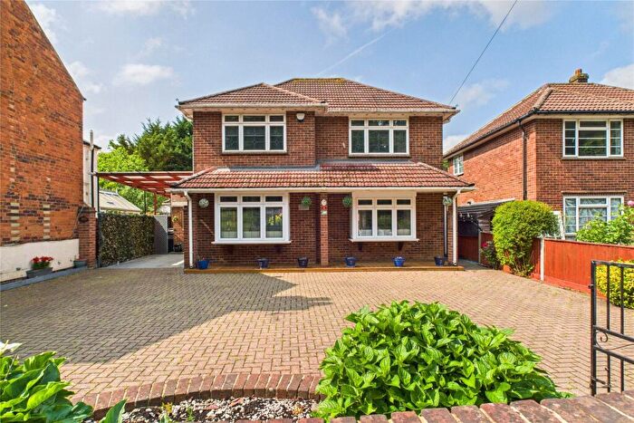 4 Bedroom Detached House To Rent In Tilehurst Road, Reading, Berkshire, RG30