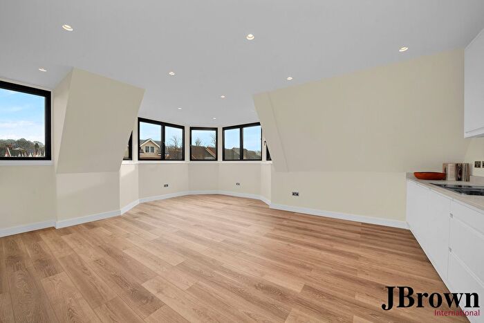 2 Bedroom Flat To Rent In Park Lane, Croydon, Surrey, CR0