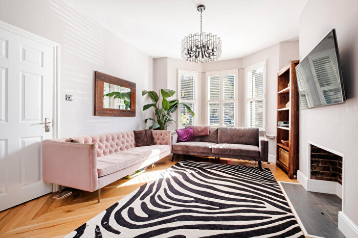 5 Bedroom House For Sale In Chesterfield Gardens, London, N4