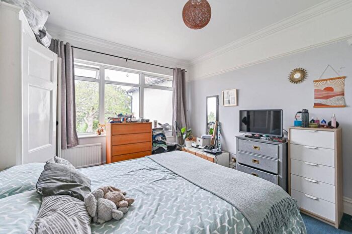 2 Bedroom Flat For Sale In Cromwell Avenue, Bromley, BR2