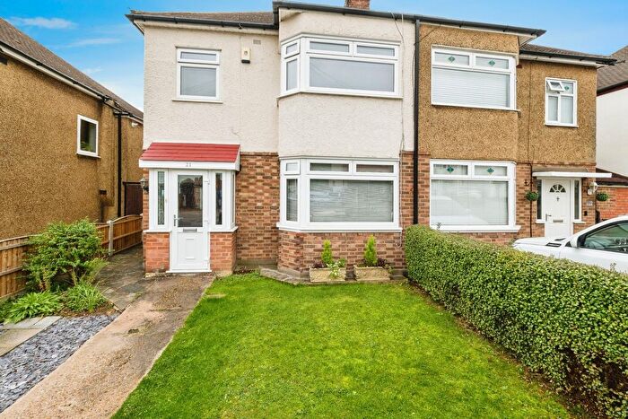 3 Bedroom Semi-Detached House For Sale In Windsor Road, Hornchurch, RM11