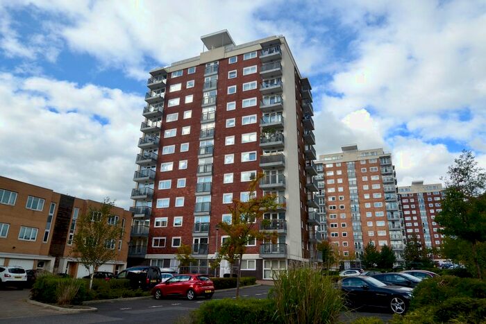 2 Bedroom Flat To Rent In Lakeside Rise, Manchester, M9