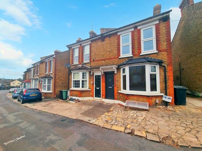 2 Bedroom House To Rent In Sheals Crescent, Maidstone, ME15