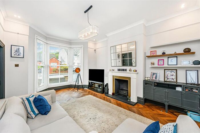 2 Bedroom Flat To Rent In Lansdowne Road, South Woodford, E18