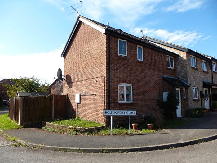 3 Bedroom Semi-Detached House To Rent In Ilfracombe Way, Lower Earley, RG6