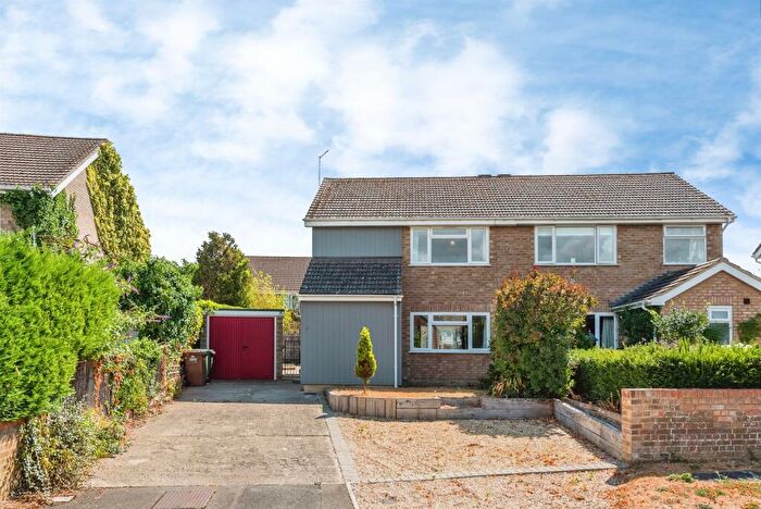 3 Bedroom Semi-Detached House For Sale In Moreton Lane, Thame, OX9