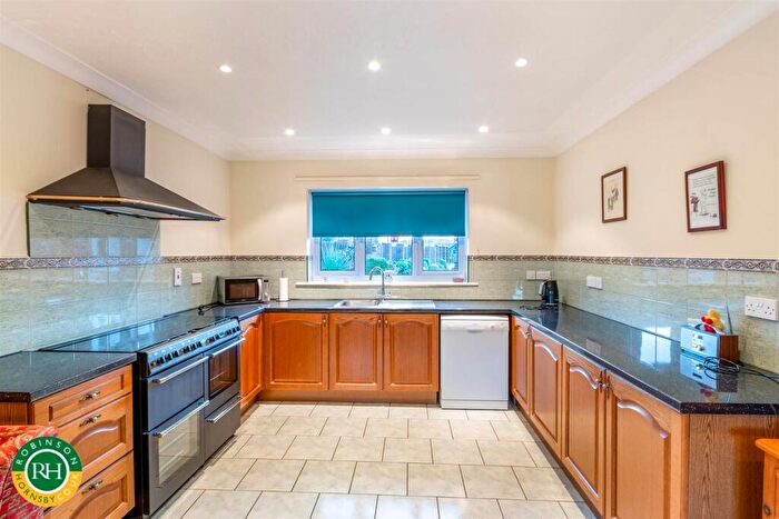 4 Bedroom Detached House For Sale In Station Road, Arksey, Doncaster, DN5