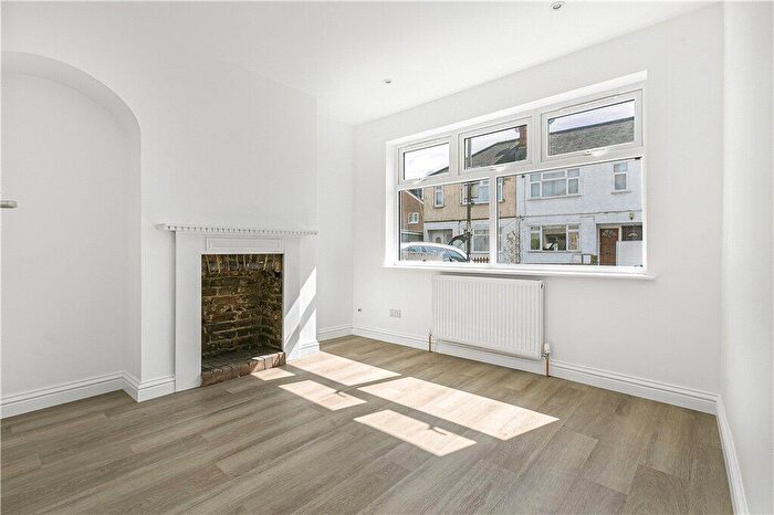 2 Bedroom Maisonette To Rent In Walnut Tree Avenue, Mitcham, CR4