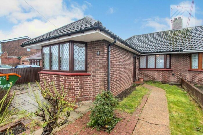 2 Bedroom Bungalow To Rent In Garth Road, South Ockendon, RM15