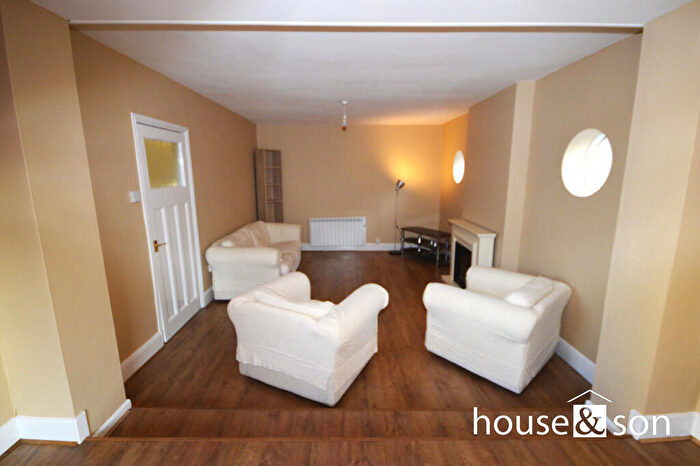 2 Bedroom Flat To Rent In Wimborne Road, Winton, BH9