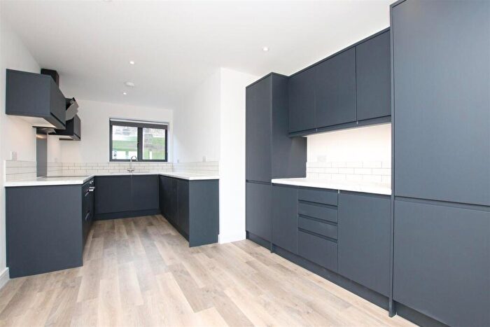 4 Bedroom Semi-Detached House To Rent In Solsbury Way, Bath, BA1