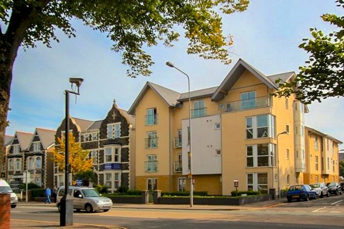 Studio To Rent In Central Court, Roath, CF24