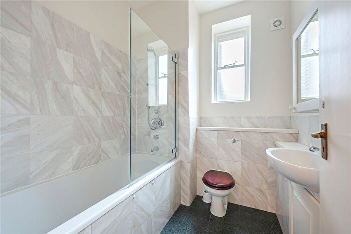 1 Bedroom Flat To Rent In Smith Square, London, Uk, SW1P