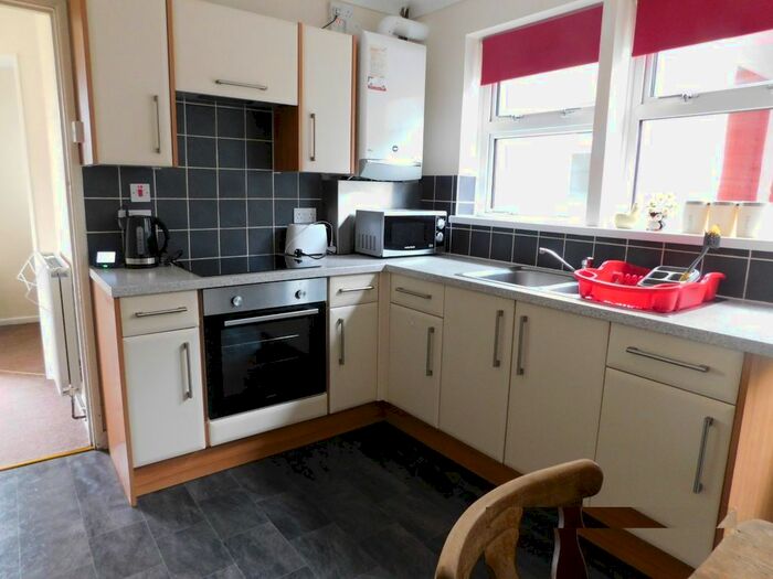 4 Bedroom Semi-Detached House To Rent In Greenwood Crescent, Penryn, TR10