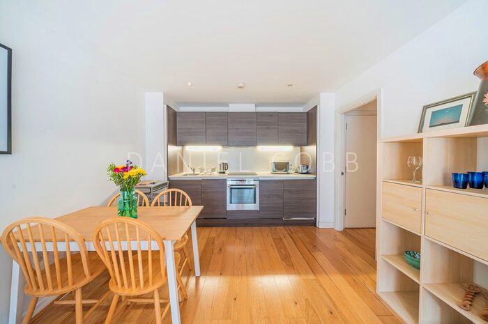 2 Bedroom Flat For Sale In Crampton Street, London, SE17