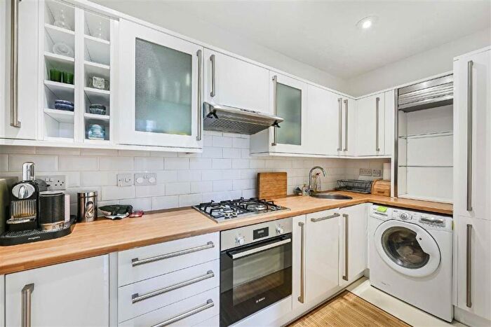 1 Bedroom Flat To Rent In Manstone Road, Cricklewood, NW2