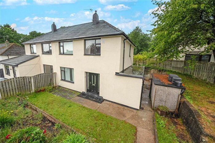 3 Bedroom Semi-Detached House For Sale In Deanswood View, Leeds, West Yorkshire, LS17