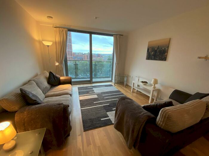 2 Bedroom Flat To Rent In Whitehall Quay, Leeds, West Yorkshire, Uk, LS1