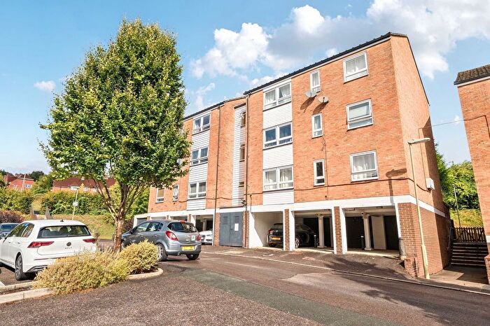 3 Bedroom Flat To Rent In Woolford Close ( Bed), Winchester, SO22