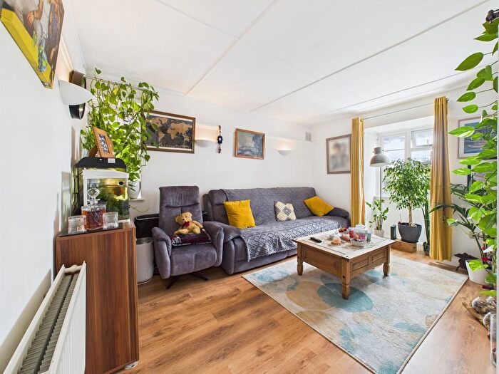 2 Bedroom Flat To Rent In Lewin Road, Streatham, SW16