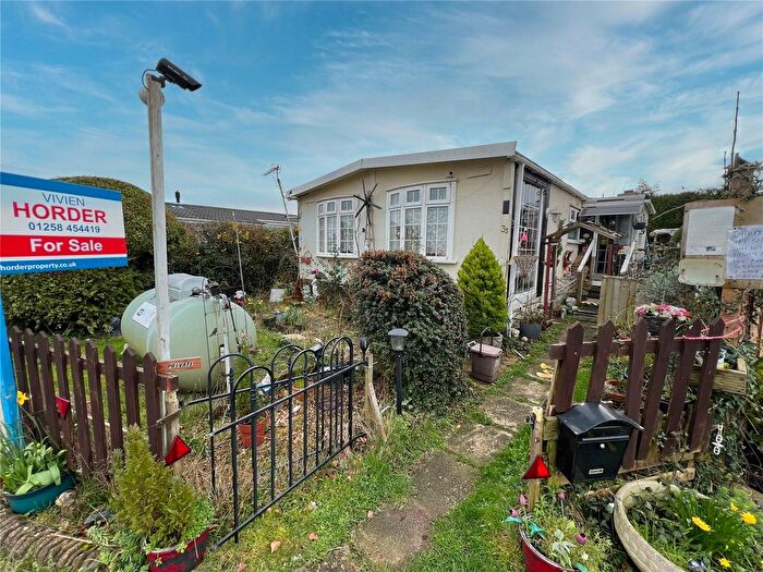 2 Bedroom Mobile/park Home For Sale In Winterborne Whitechurch, Blandford Forum, Dorset, DT11